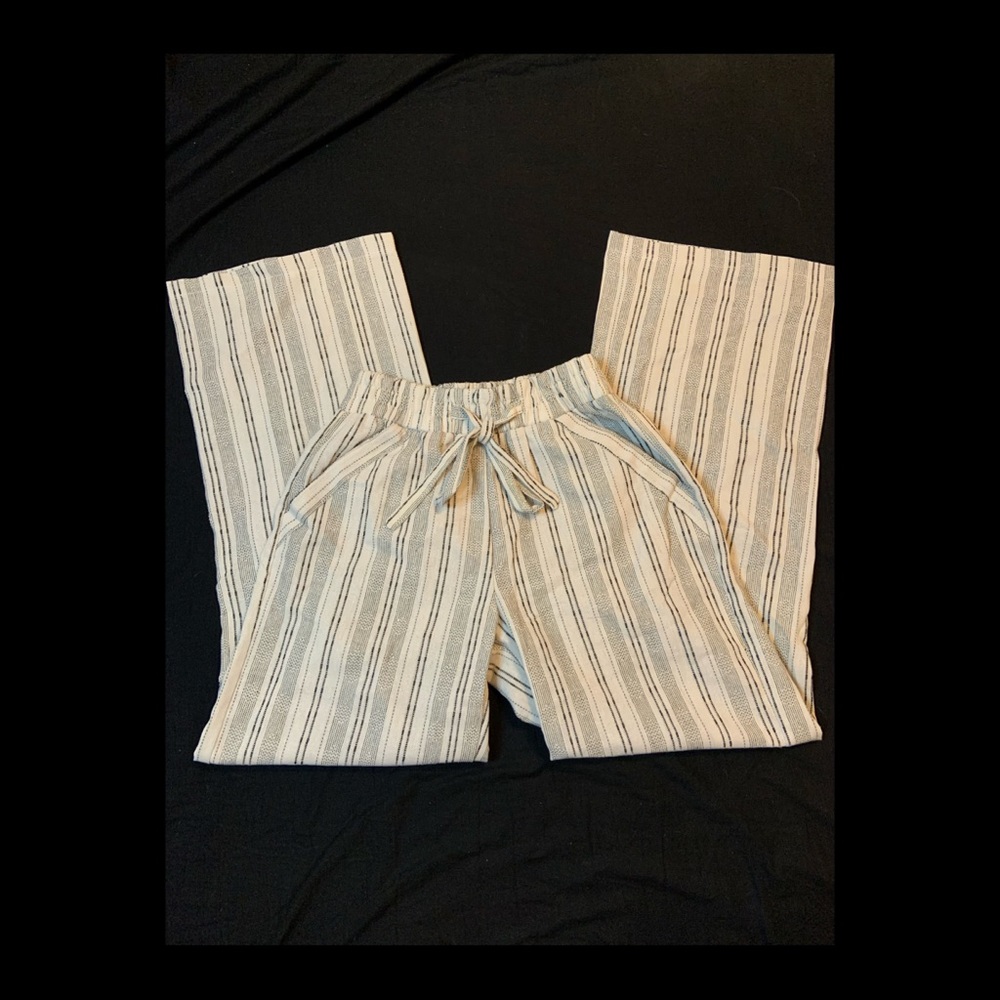 Size small. Dress pants. Never worn. Pockets.